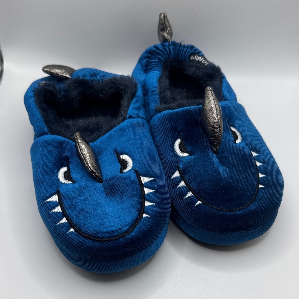 Brand New Kids Totes Toasties Blue Shark Slippers Sz 11-12